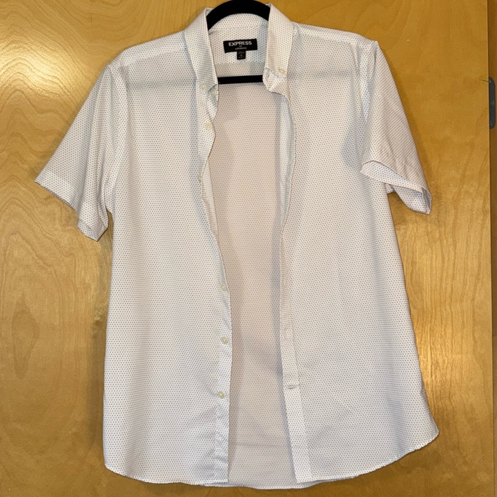 Express Men’s Wrinkle-Resistant Everyday Performance Dress Shirt